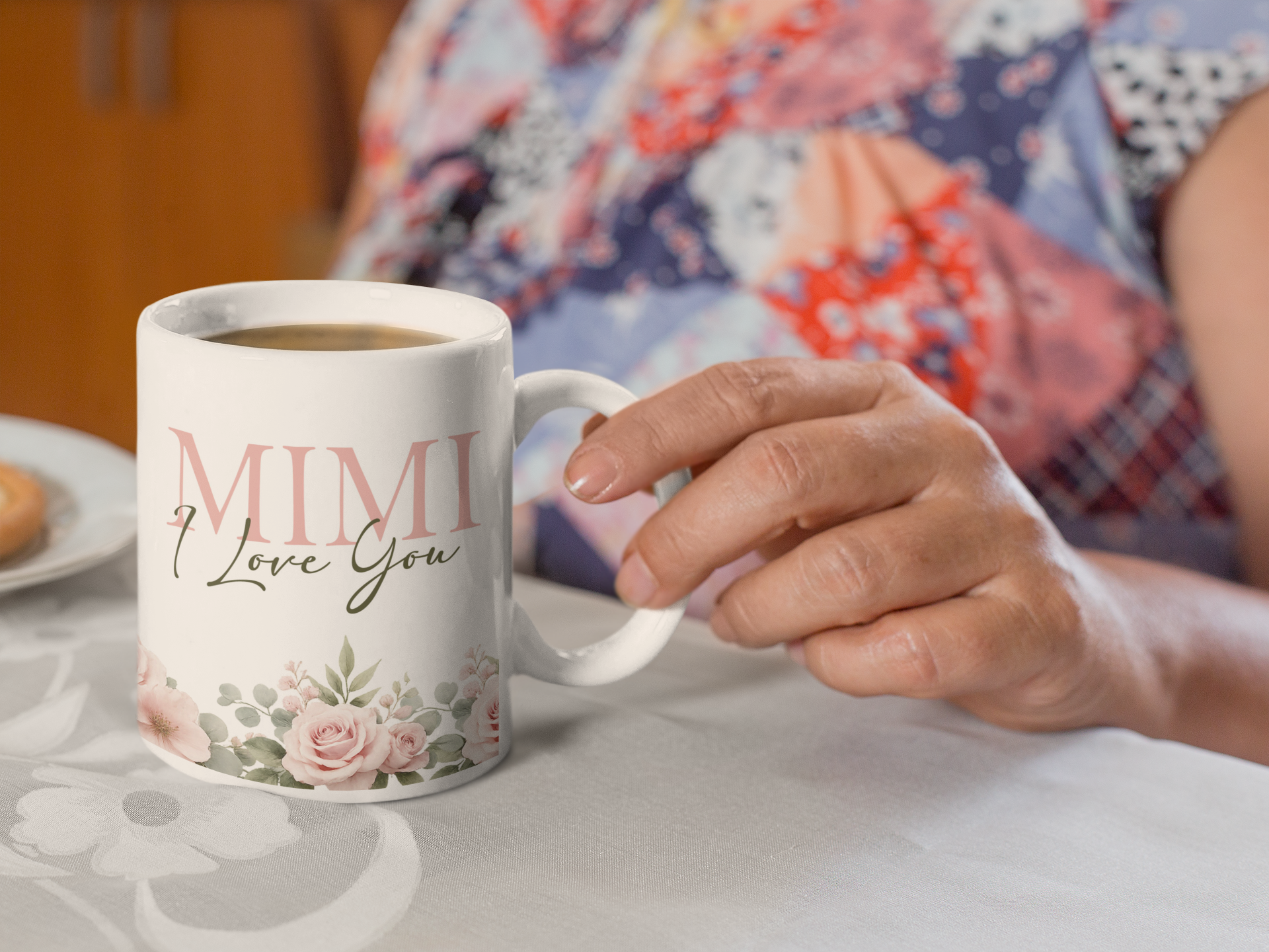 Personalized Mom Mug – MOM I Love You Floral Design with Initial & Name